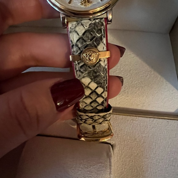 Women Versace - Picture 3 of 5